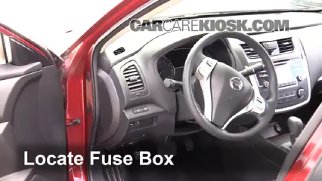 2017 Nissan Altima SL 2.5L 4 Cyl. Fusible (intérieur) Remplacement